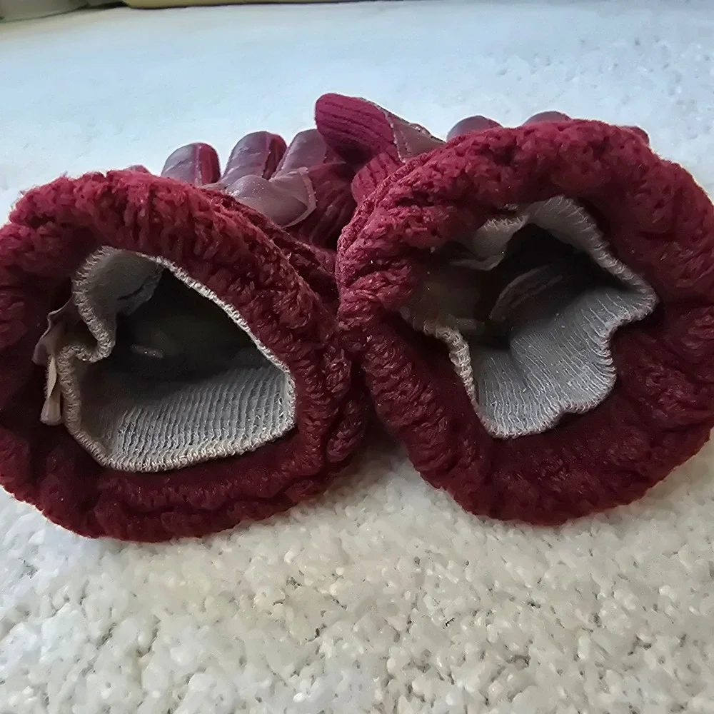 Vintage Womens Burgundy‎ Knit Gloves Lined Winter Warm Fashion Accessories 1970s